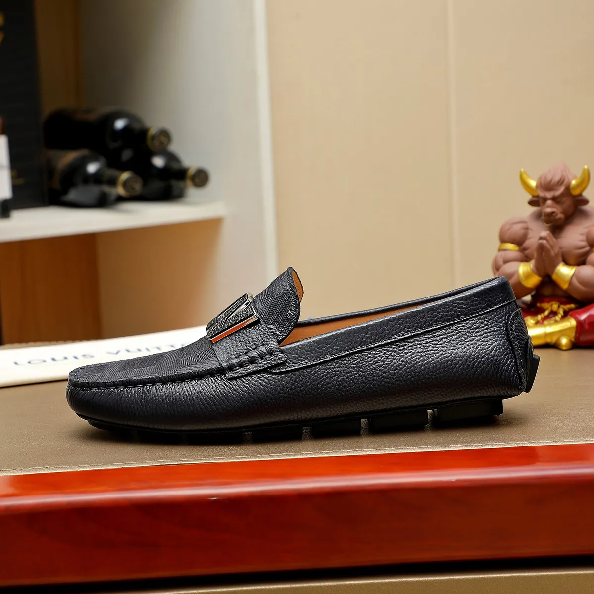 Men's shoes 💰360 💰 LV Louis Vuitton's top-quality Peaches men's shoes 💯Original copy of the official website, the upper is made of imported official website 1:1 material ❌Italian 🇮🇹 cowhide surface, imported pigskin lining. It’s definitely not made with ordinary craftsmanship, it’s the model used by celebrities! The factory’s craftsmanship is designed to create the most perfect shoes for trendy men! Colors available! 38-44 yards